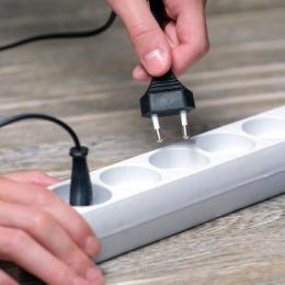 Saiba como desligar aparelhos elétricos com segurança