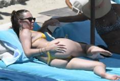 50 fotos em que Rumer Willis exibe curvas deslumbrantes em Mykonos