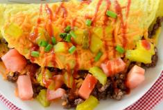 Receita de omelete de cheeseburger com alto teor de proteínas