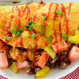 Receita de omelete de cheeseburger com alto teor de proteínas