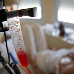 Após quatro anos de quimioterapia, mulher descobre que nunca teve câncer