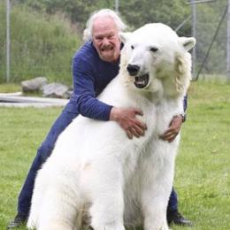 O Homem que Criou um Laço Impossível com um Urso-Polar