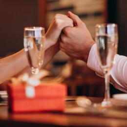 Homem nos EUA abandona esposa para viver romance com mãe biológica