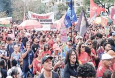 Manifestação em SP defende fim da escala 6x1 e combate ao feminicídio