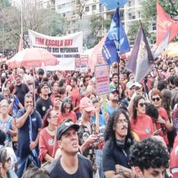 Manifestação em SP defende fim da escala 6x1 e combate ao feminicídio
