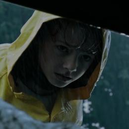 Relembre a capa amarela em 10 produções de horror.