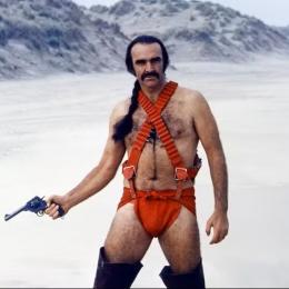 10 figurinos muito estranhos em filmes populares