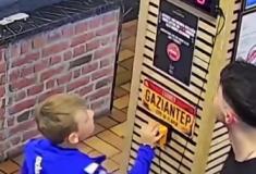 Garoto viraliza na Alemanha ao vencer desafio do cronômetro em lanchonete