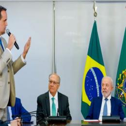 Lula assina MP que zera imposto de importação de até US$ 50