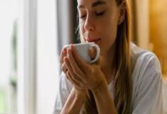 Energético, café e treino intenso: combinação acende alerta cardíaco