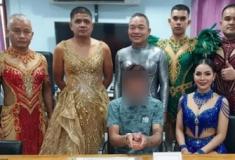 Policiais se fantasiam de dançarinas para prender suspeito em festival na tailândia