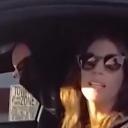 Com que mão?: Mulher sem braço direito é multada por usar celular nos EUA