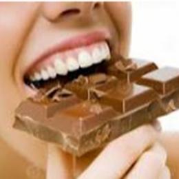 Chocolate usado moderadamente reduz o colesterol e a pressão arterial