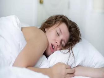 7 motivos para acordar cansado, mesmo dormindo bem