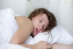 7 motivos para acordar cansado, mesmo dormindo bem