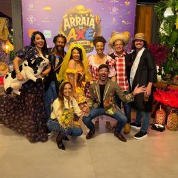 Fabiana Karla “foge” do casamento e diverte convidados no Arraiá do Axé